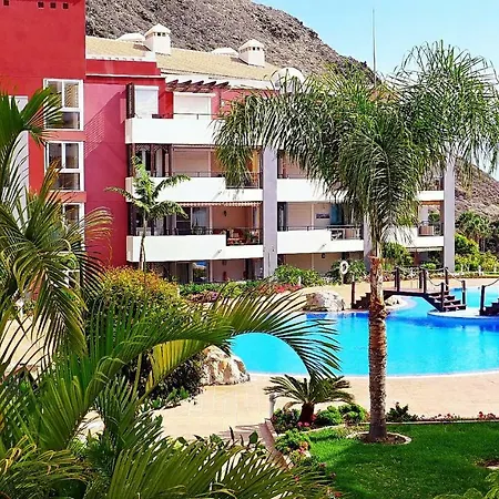 A Spacious 4 Bedroom Townhouse Lägenhet