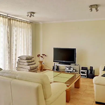 A Spacious 4 Bedroom Townhouse Lägenhet *