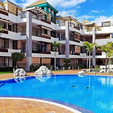 A Spacious 4 Bedroom Townhouse * Los Cristianos (Tenerife)