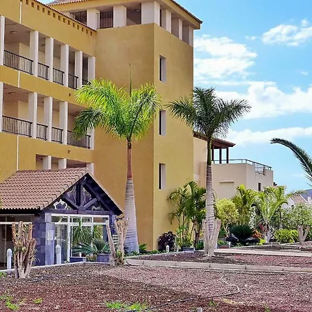 A Spacious 4 Bedroom Townhouse * Los Cristianos
