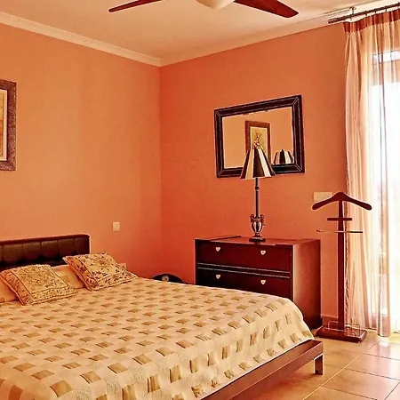 A Spacious 4 Bedroom Townhouse * Los Cristianos